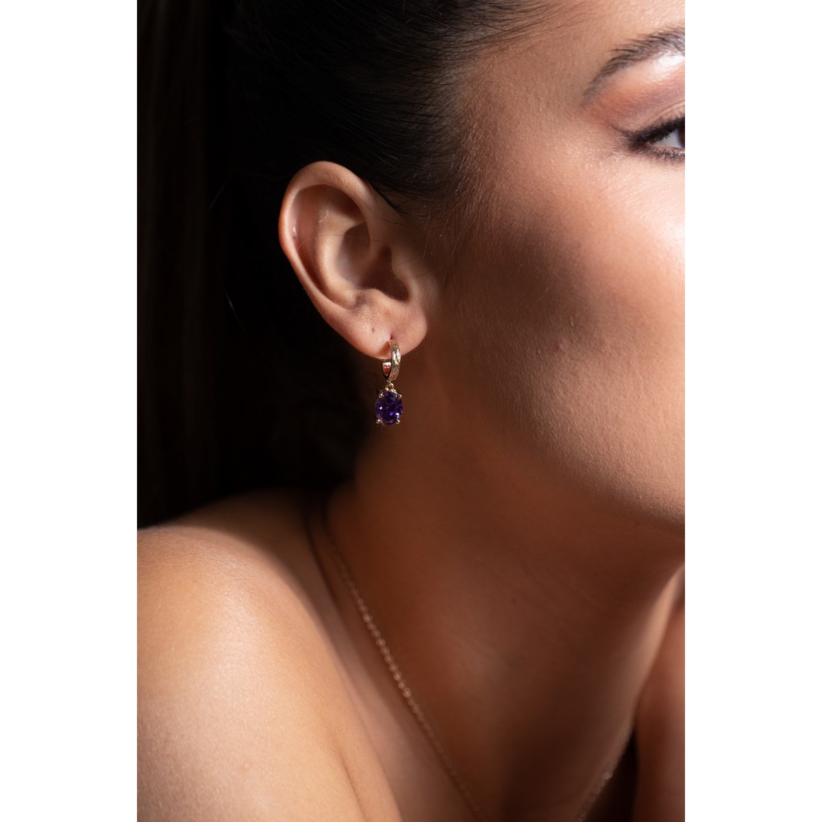 Boucles d'oreilles pendantes ELISABETH en Plaqué Or avec pierre synthétique mauve amethyste