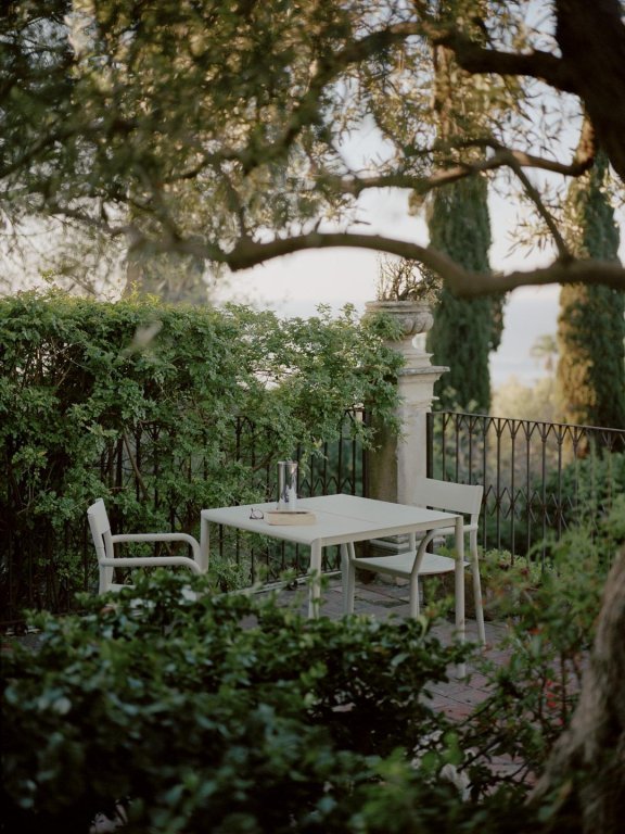 New Works May tuinstoel met armleuningen donkergroen