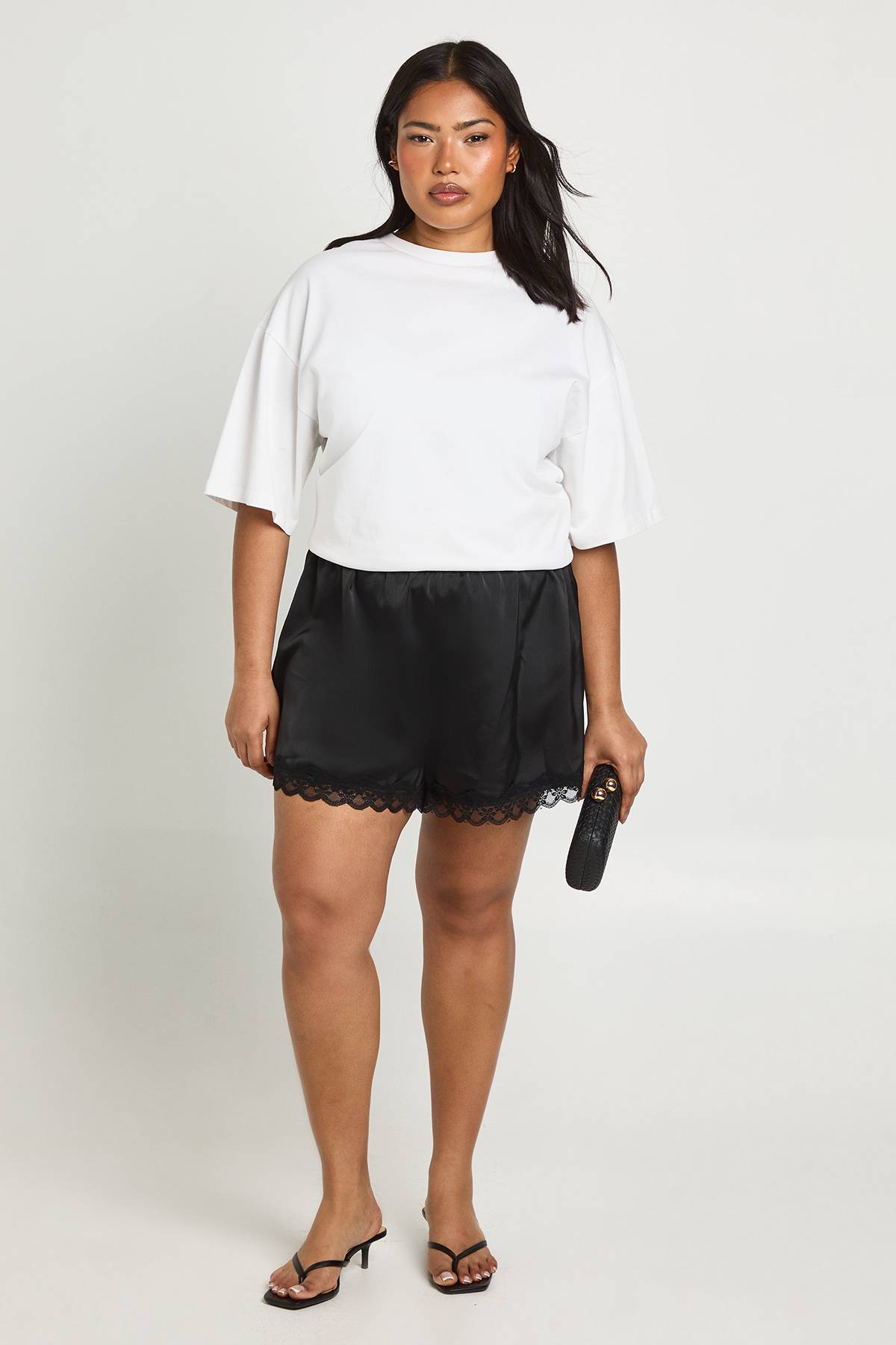 boohoo Short Grande Taille En Satin Avec Bordure En Dentelle