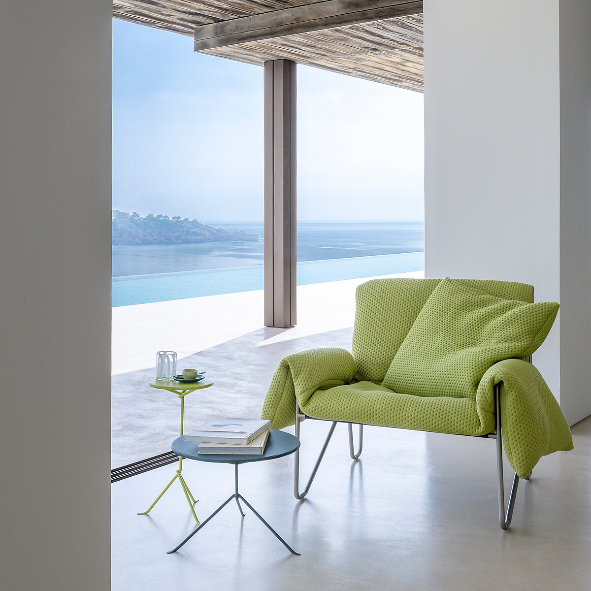 OTTO STUDIO PARA AM.PM<br>Poltrona Nomad em tecido acolchoado e aço