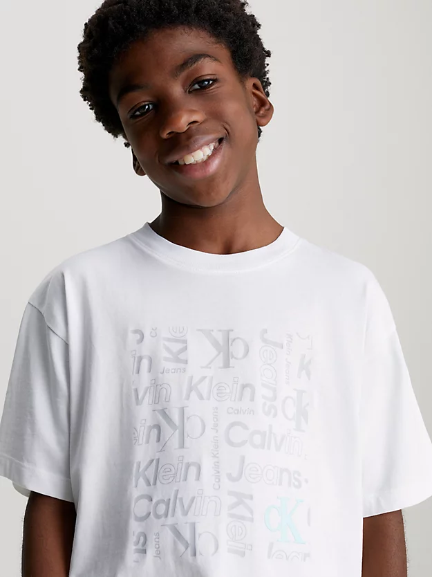 Camiseta com logotipo