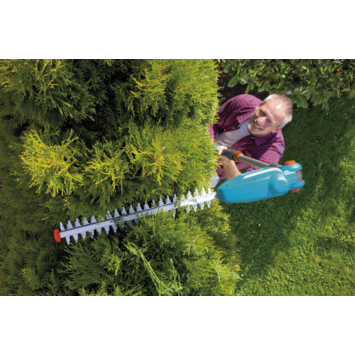 Gardena 18V heggenschaar telescopisch THS 42 cm incl. accu   lader