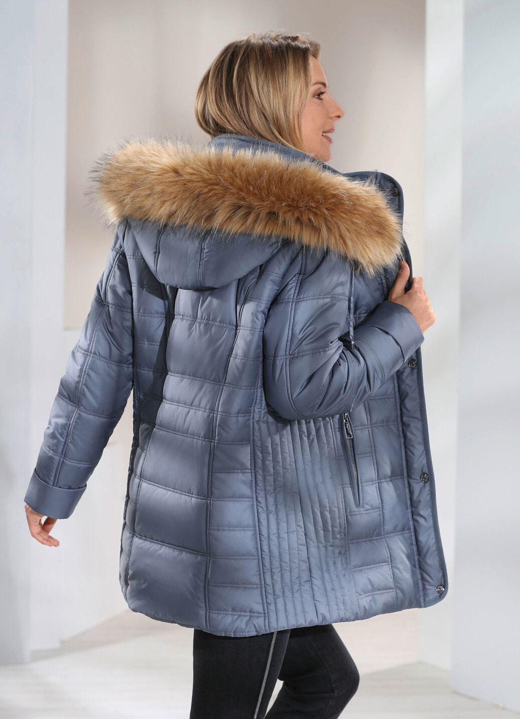 Jacke mit abnehmbarer Kapuze