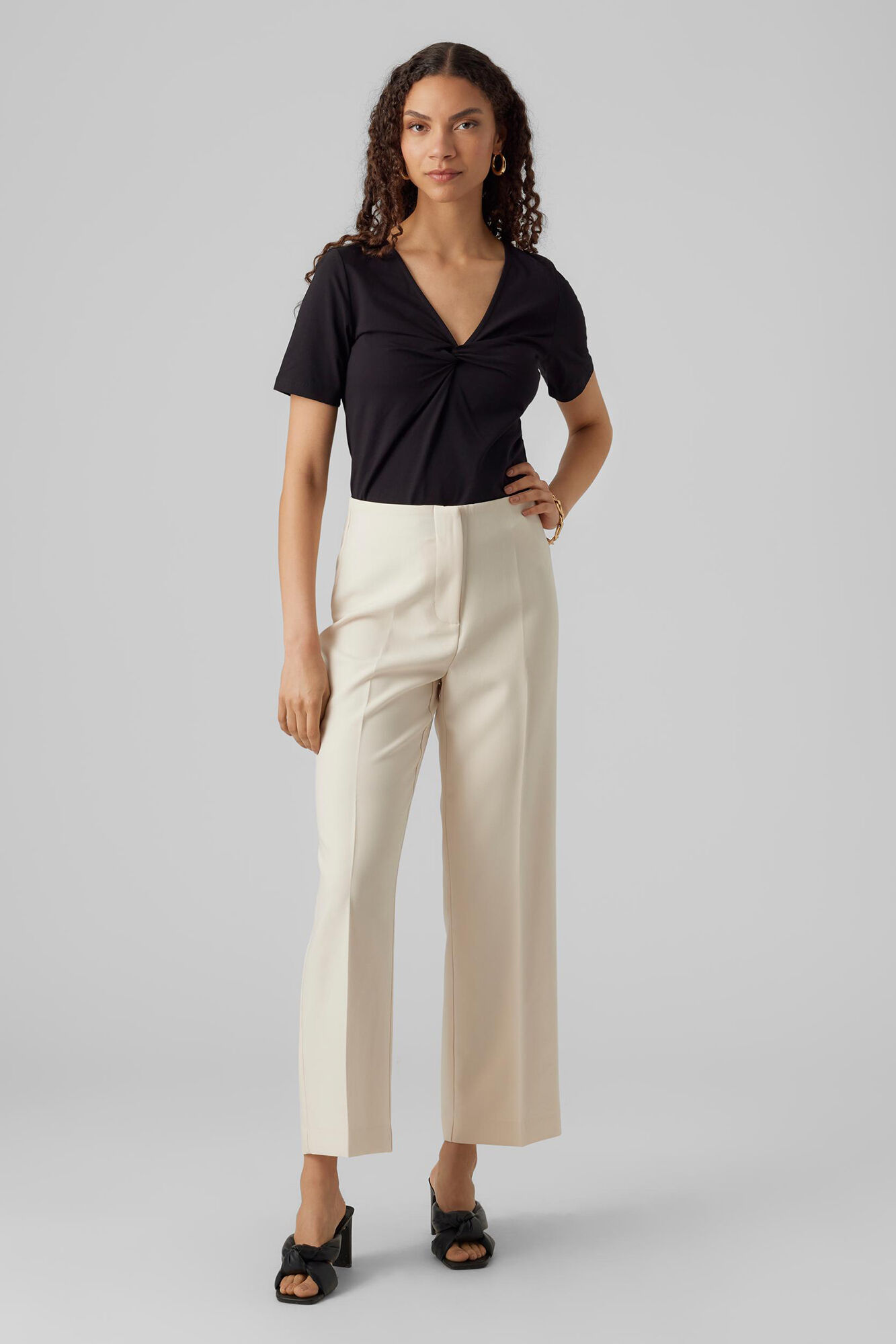 Calça feminina de cintura alta com modelagem reta - Cinza