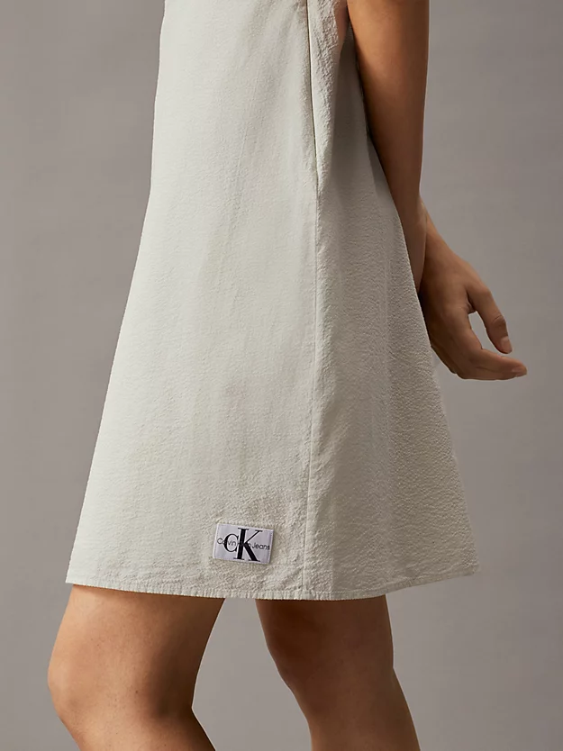 Vestido de algodão seersucker com costas abertas
