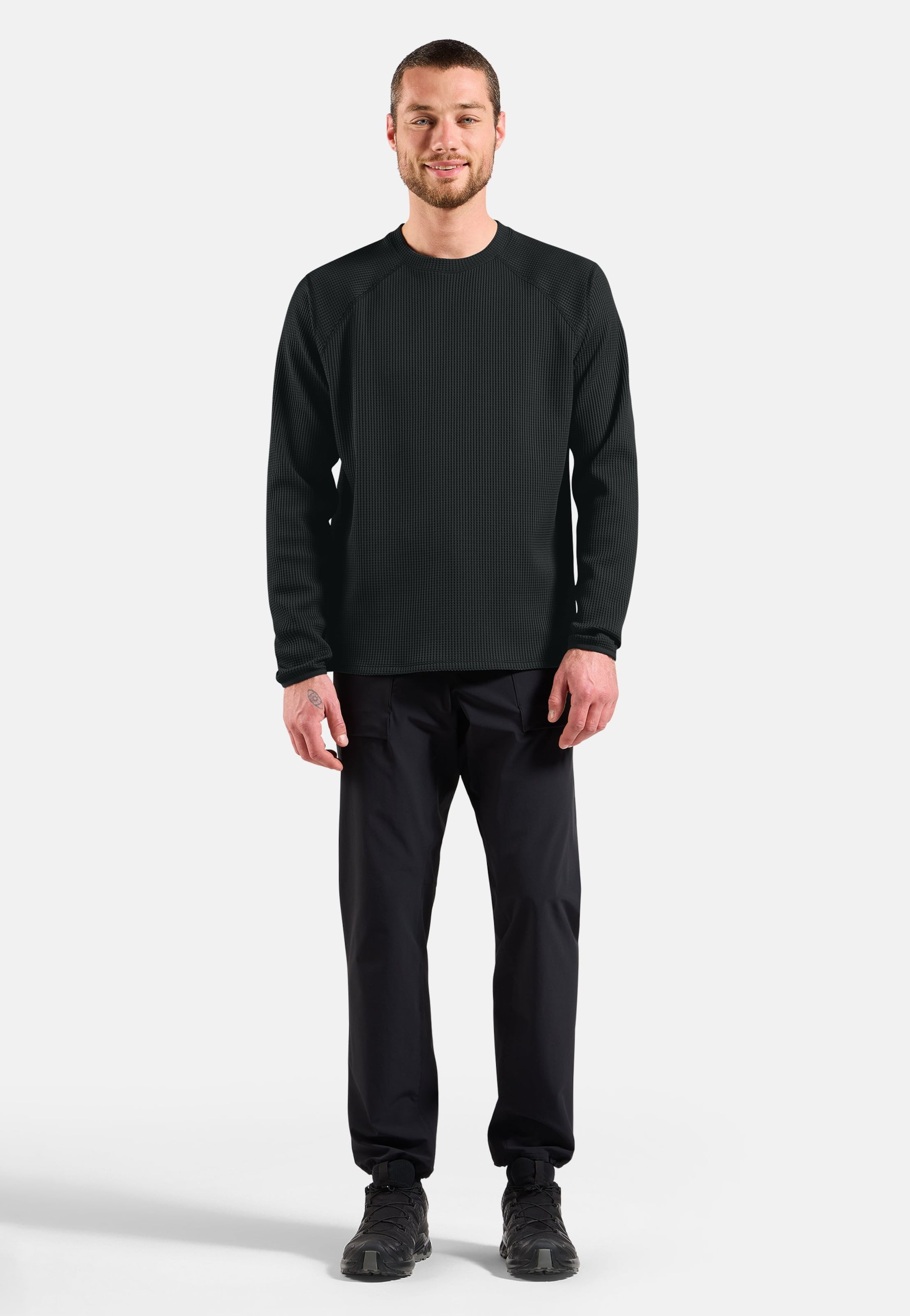 Cubic Multisport Mid Layer mit Rundhalsausschnitt in black