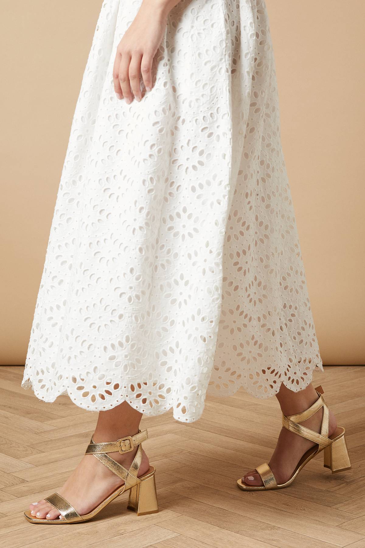 Oasis Sandales à Talon Bloc Moyen Millie avec Boucle Recouverte