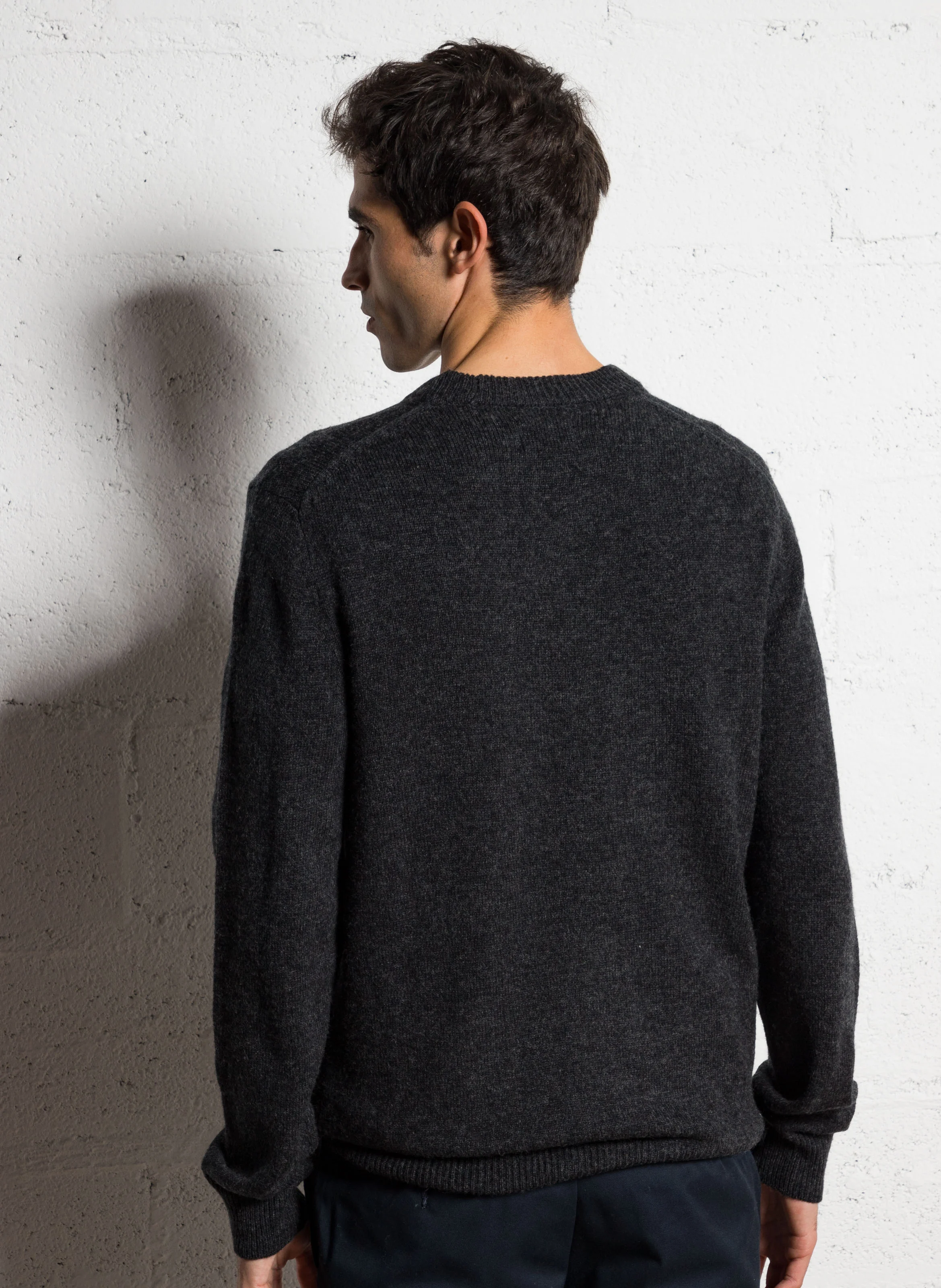 BIRCHALL - Pull col rond regular fit en laine | Noir