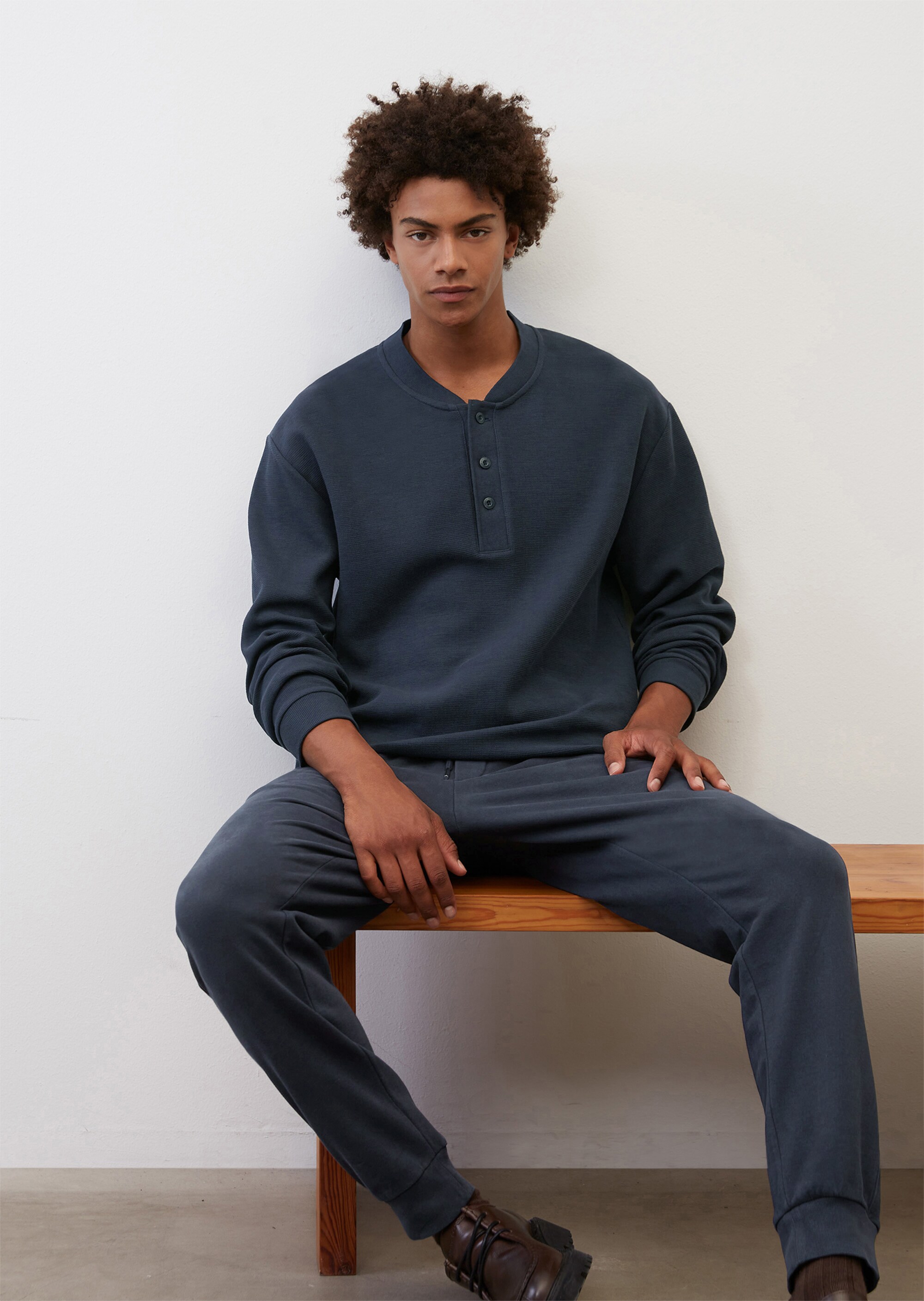 Langarm-Serafino relaxed aus Micro-Waffle-Structured-Jersey