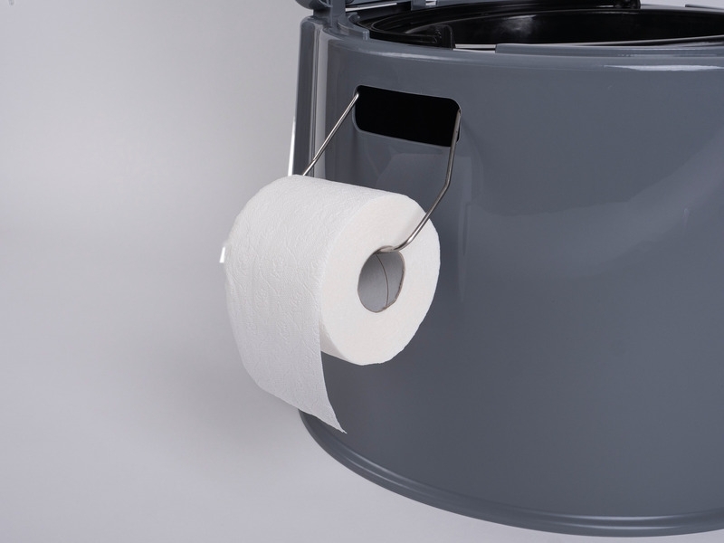 Mobile Eimertoilette inklusive Toilettenpapierhalter