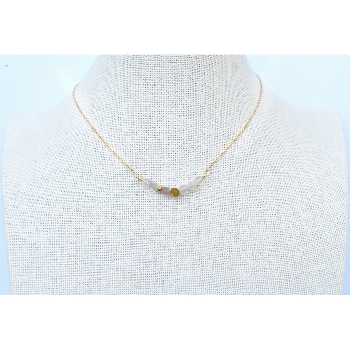 Collier décoré de Perles semi-précieuse tourmaline brute et perle plaqué or