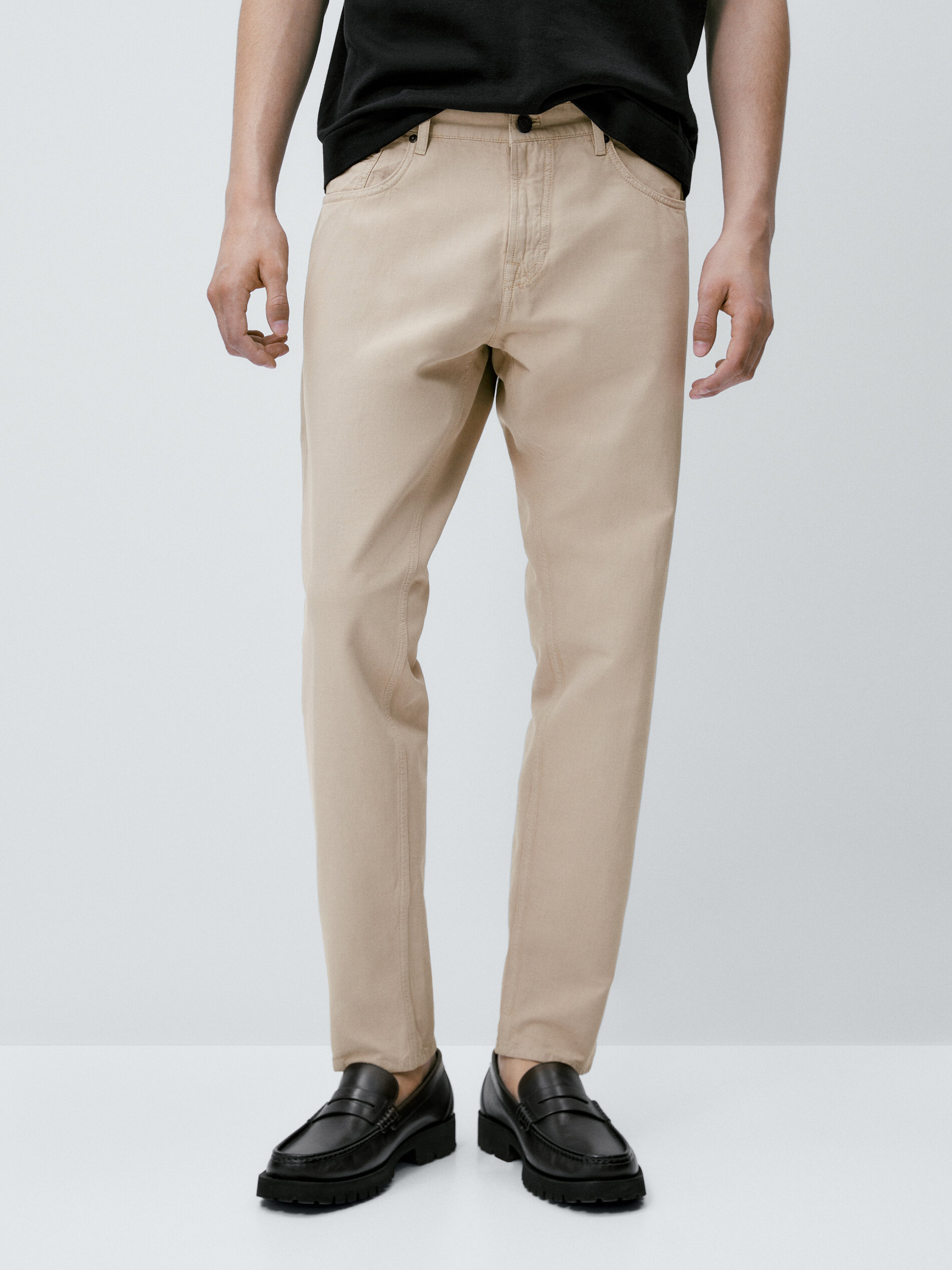 Calça vaquero com corte afunilado - BEGE