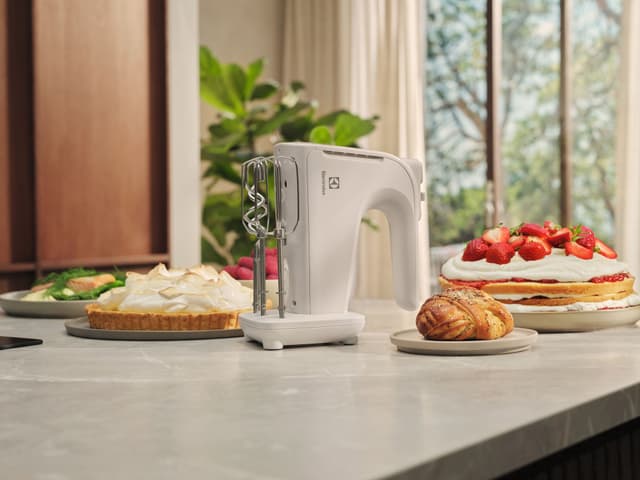 Electrolux Mattino 2.0 håndmikser EHM4W (hvid)