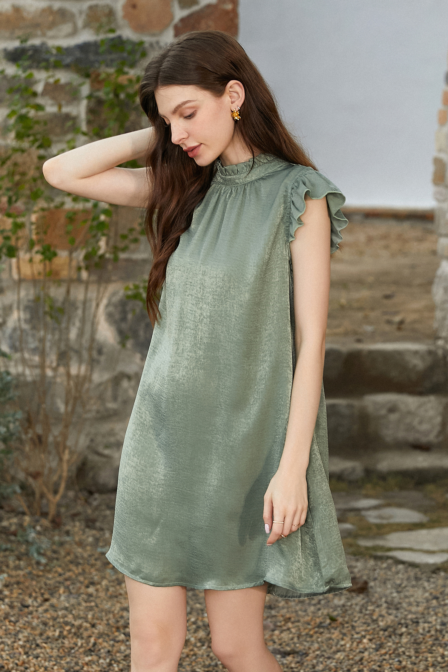 Robe mini à col montant et manches à volants verte