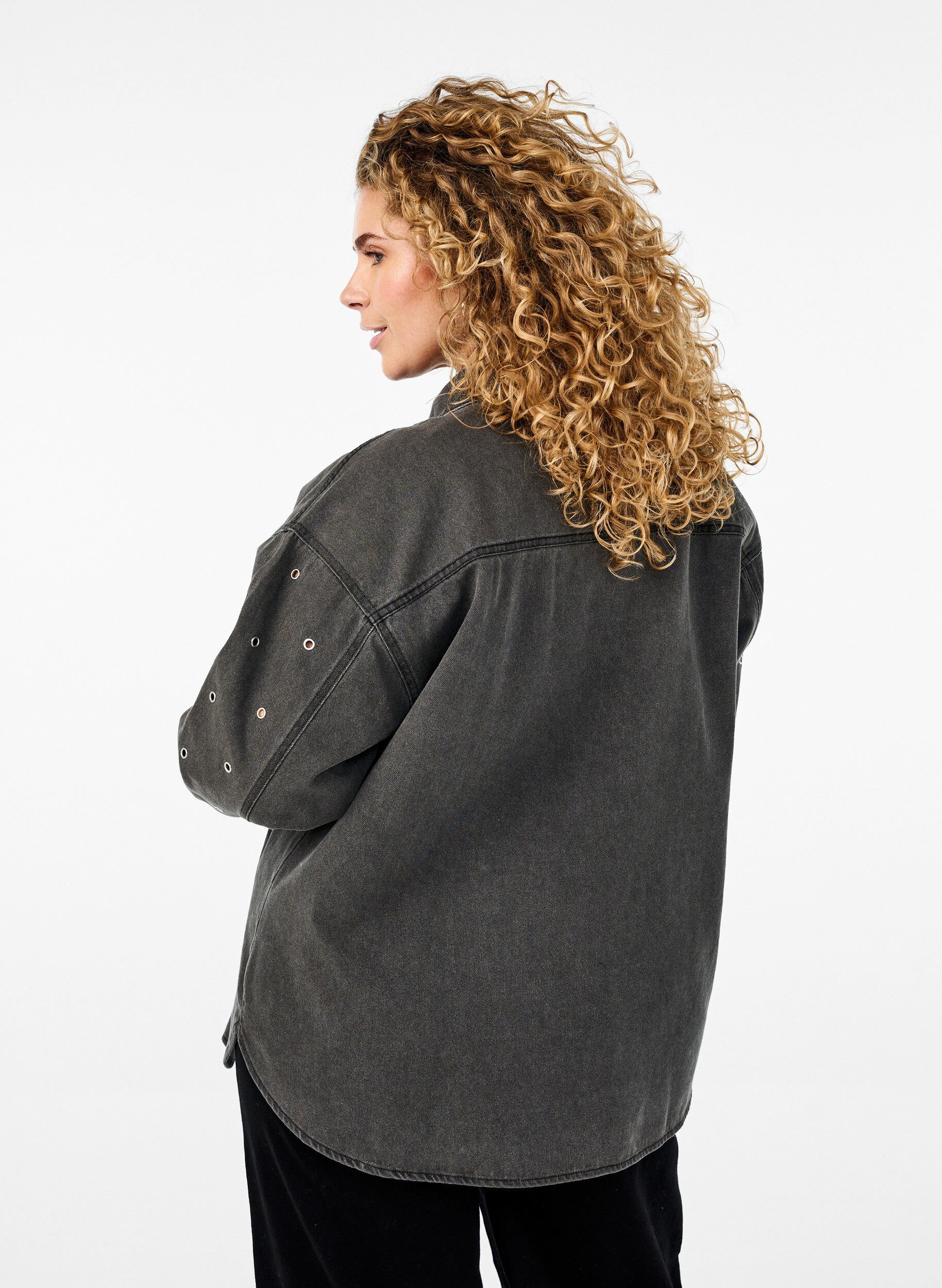 Denim skjorte med eyelets på ærmer