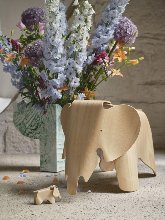 Vitra Eames Elephant Plywood olifant kinderstoel Naturel Chestnut