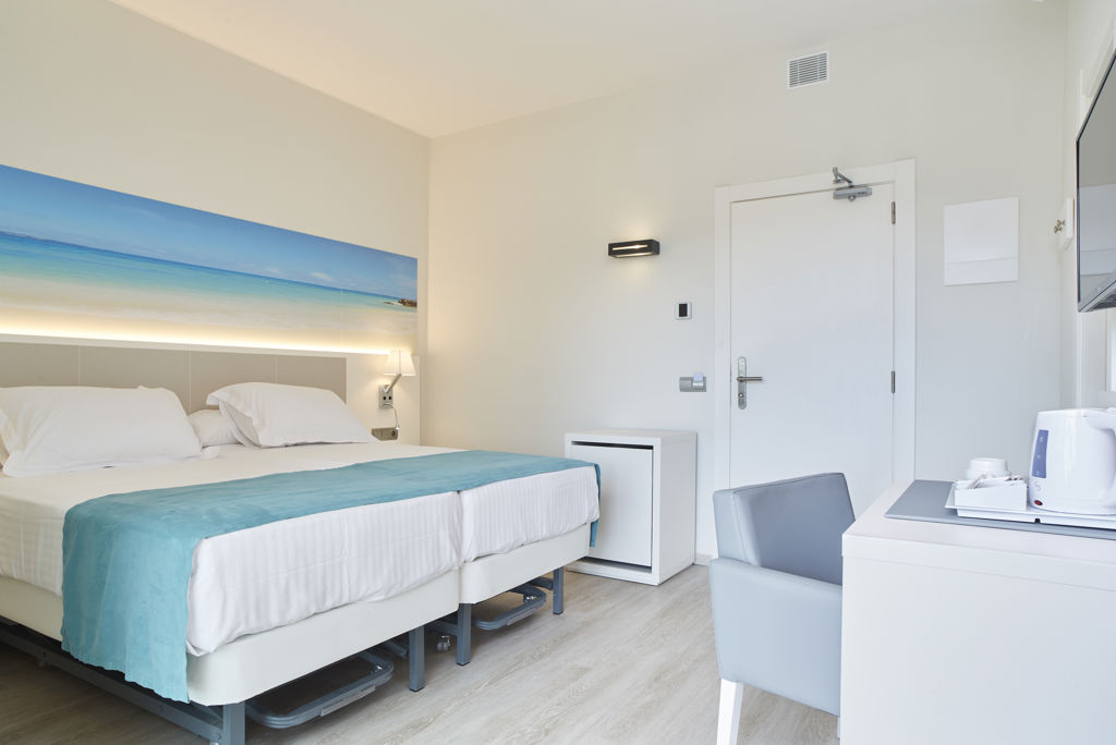 Invisa es Pla Hotel Logies en ontbijt - Hotel