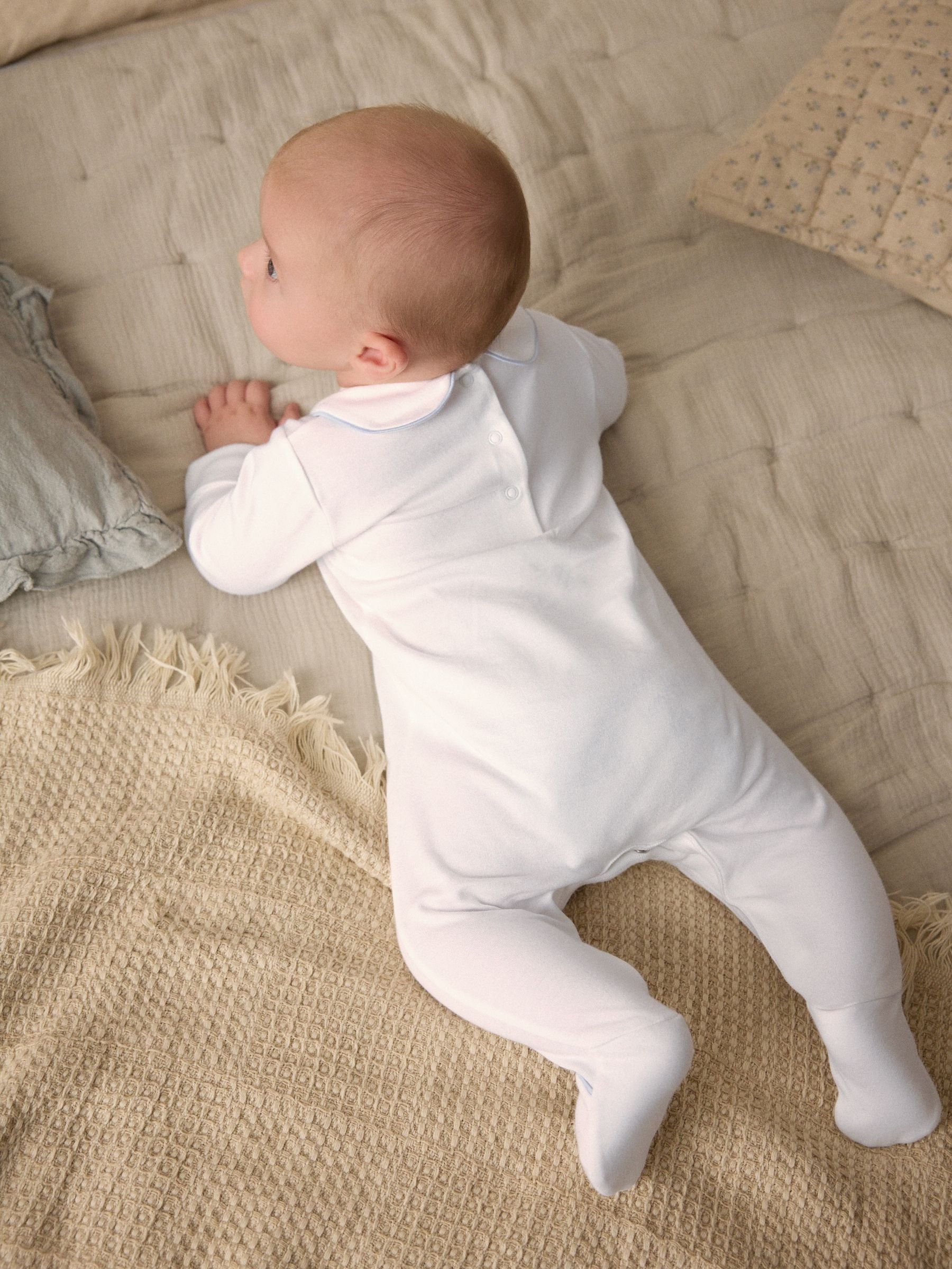 Wit met berenprint - Feestelijke babyslaapzak (0mnd-2jr)