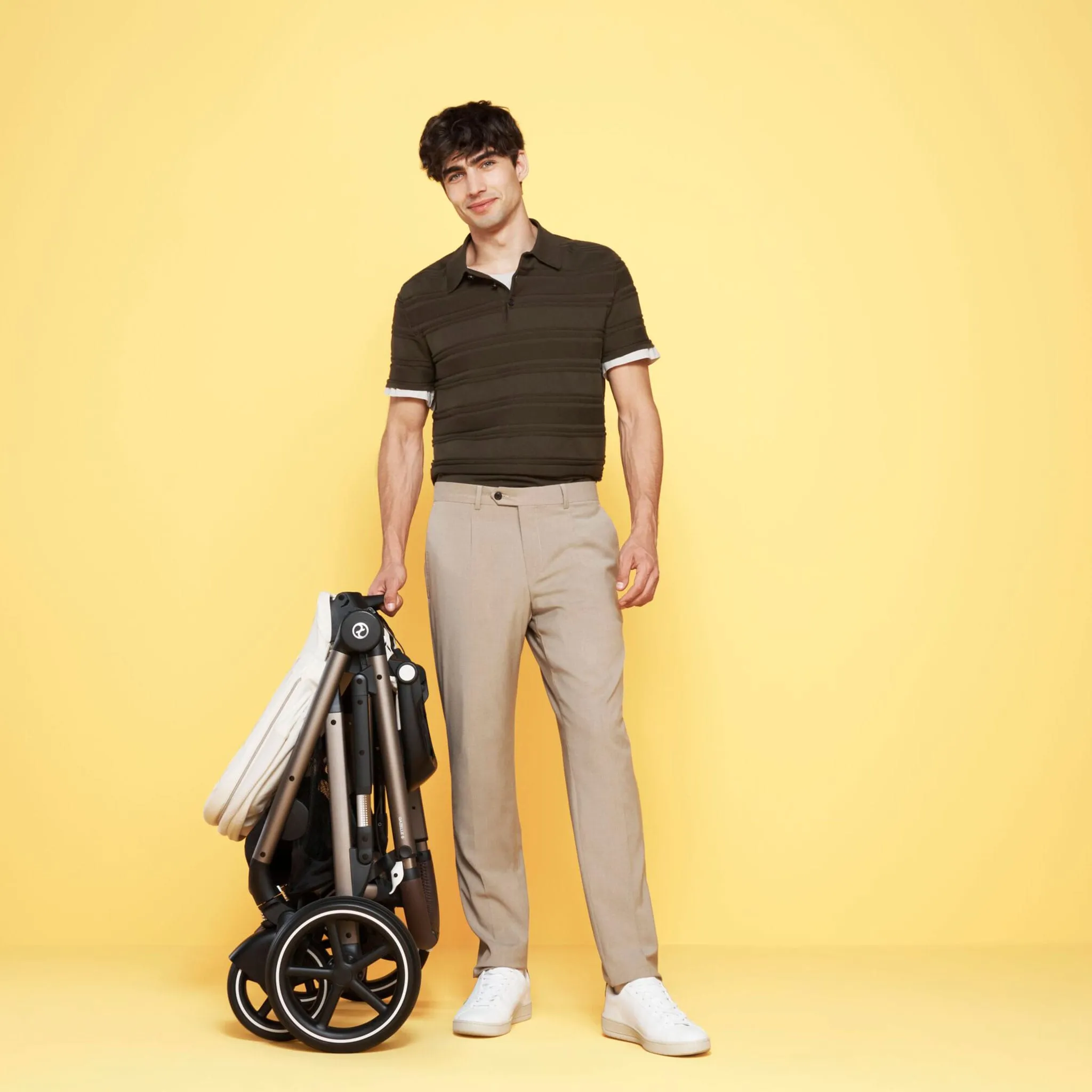 Cybex Poussette Gazelle S 2 – Châssis couleur argent avec siège Noir Moon