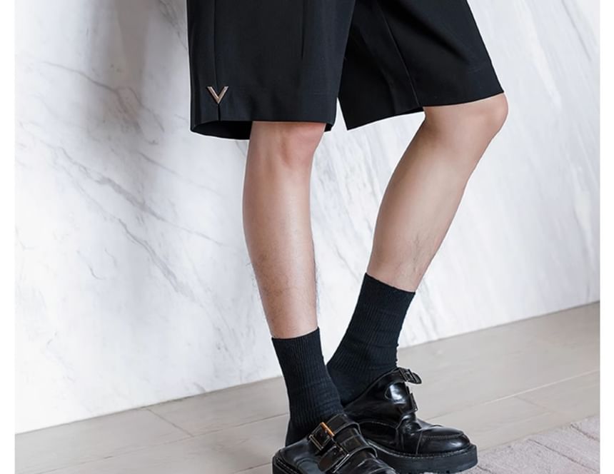 CHIC ERRO - Mid Rise Effen Belettering Shorts