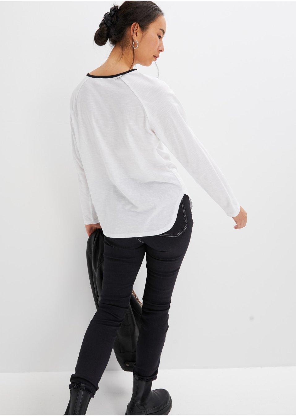 T-shirt avec rivets appliqués