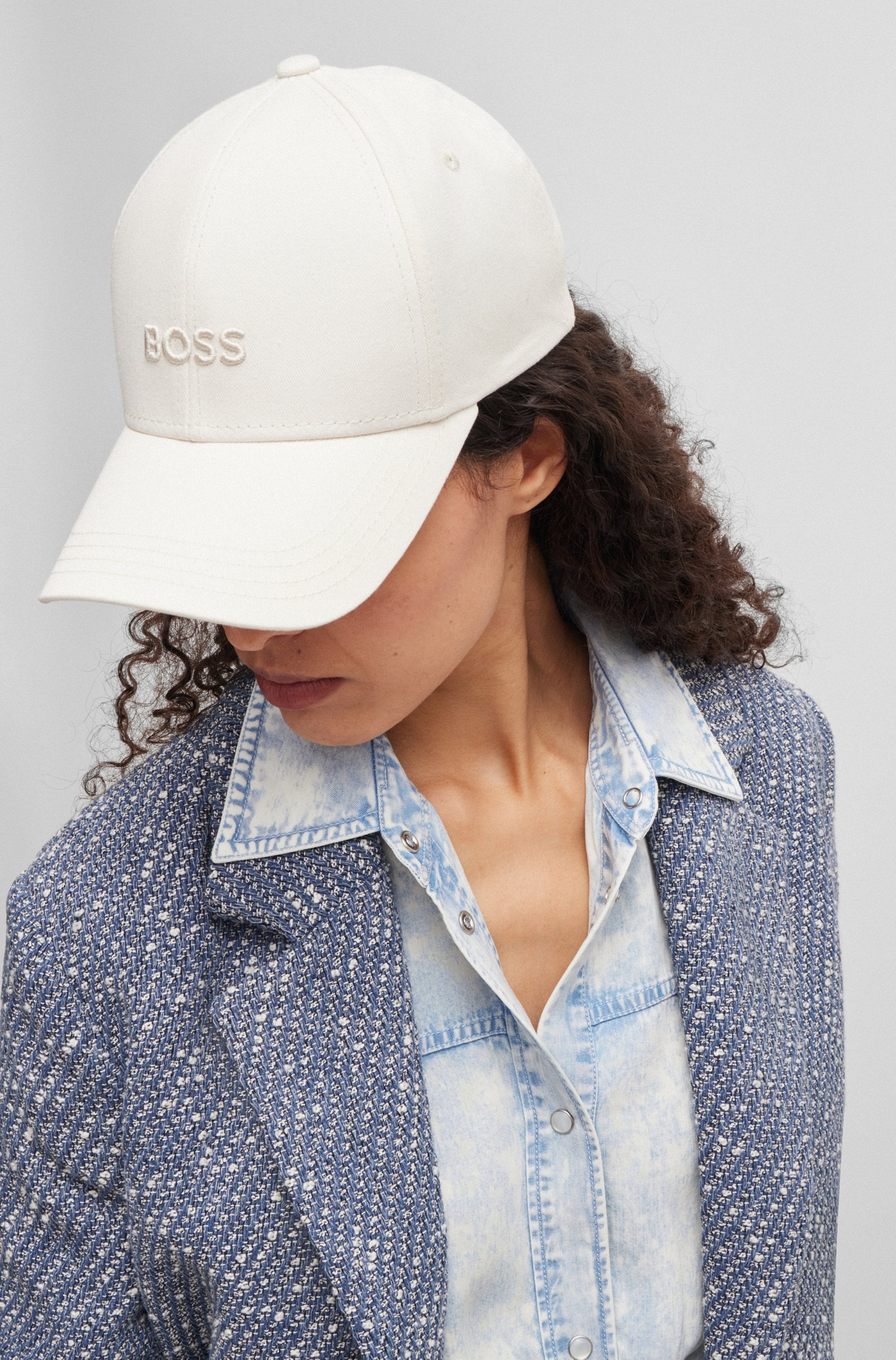 BOSS Baseball Cap »Ari« mit BOSS Logostickerei Ton in Ton, unisex
