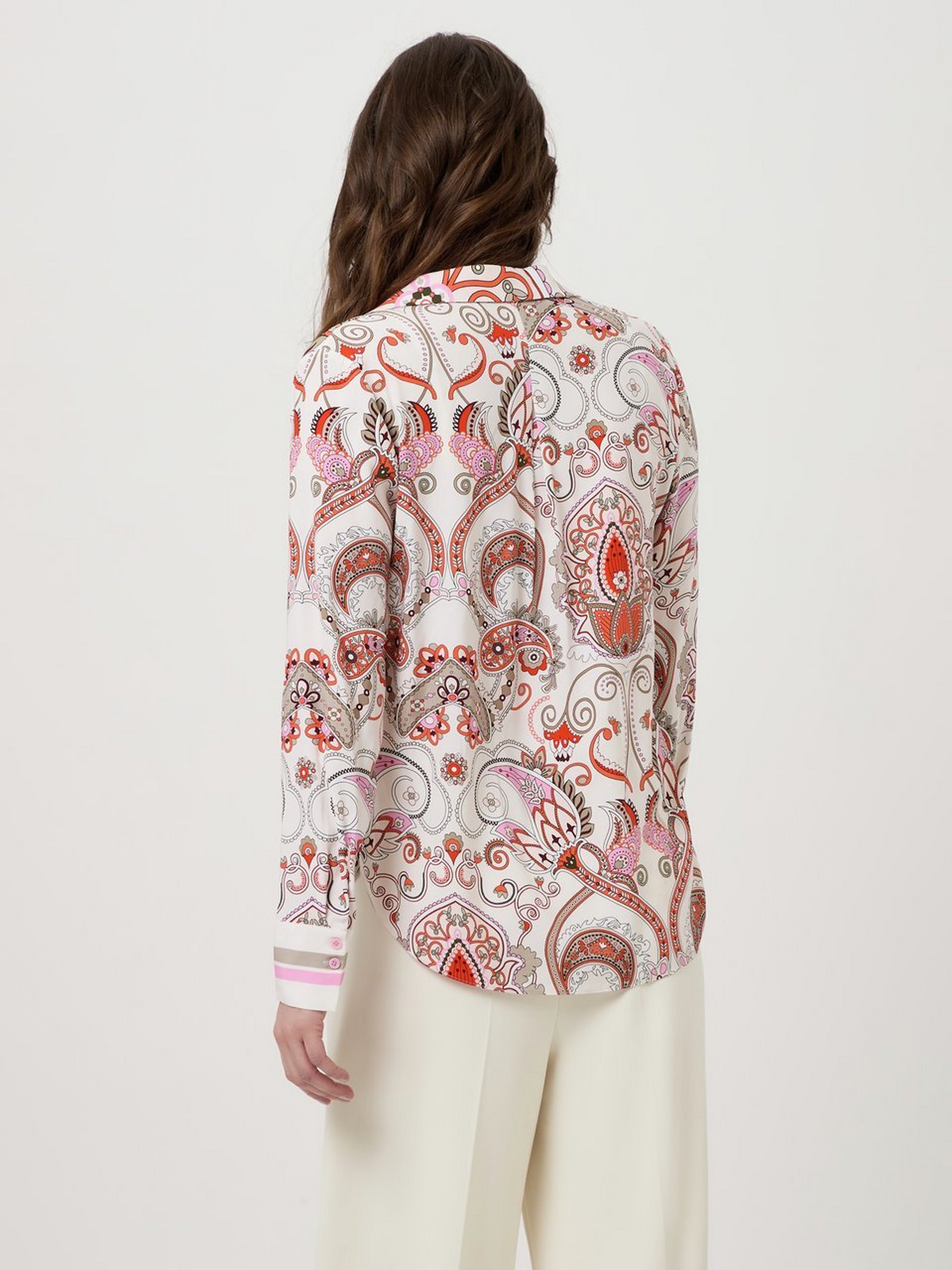 Bluse mit Seide