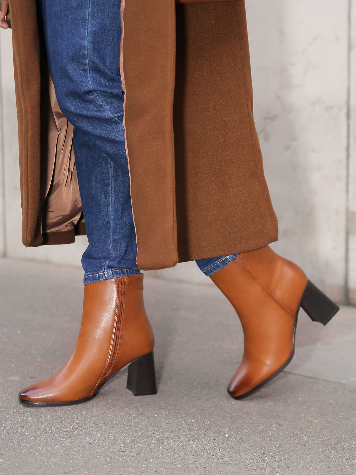 Bottines à bout carré et large talon- Camel