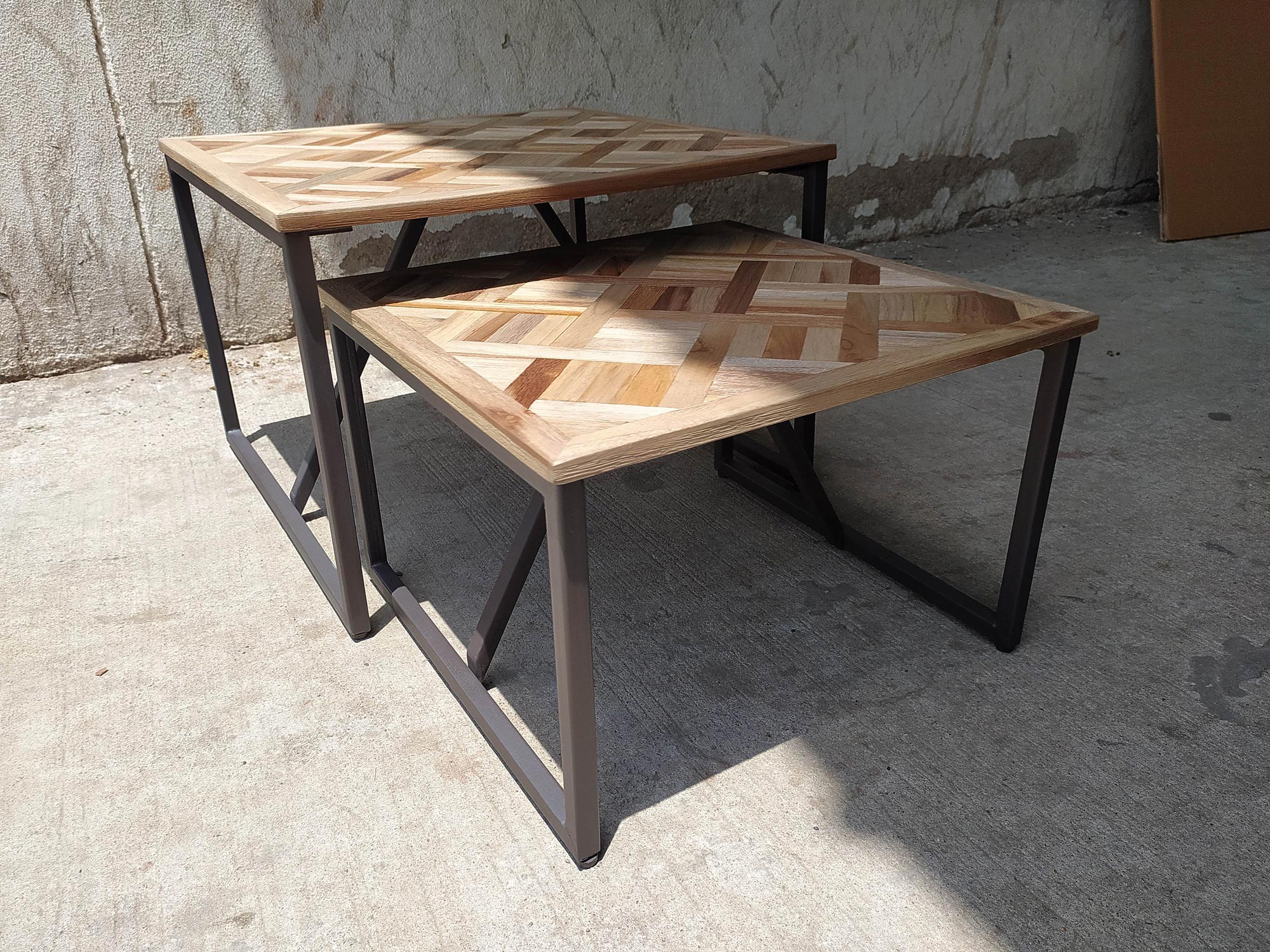 2er-Set Kaffeetisch 'Natural', aus recyceltem Teak und Eisen von fischer's lagerhaus