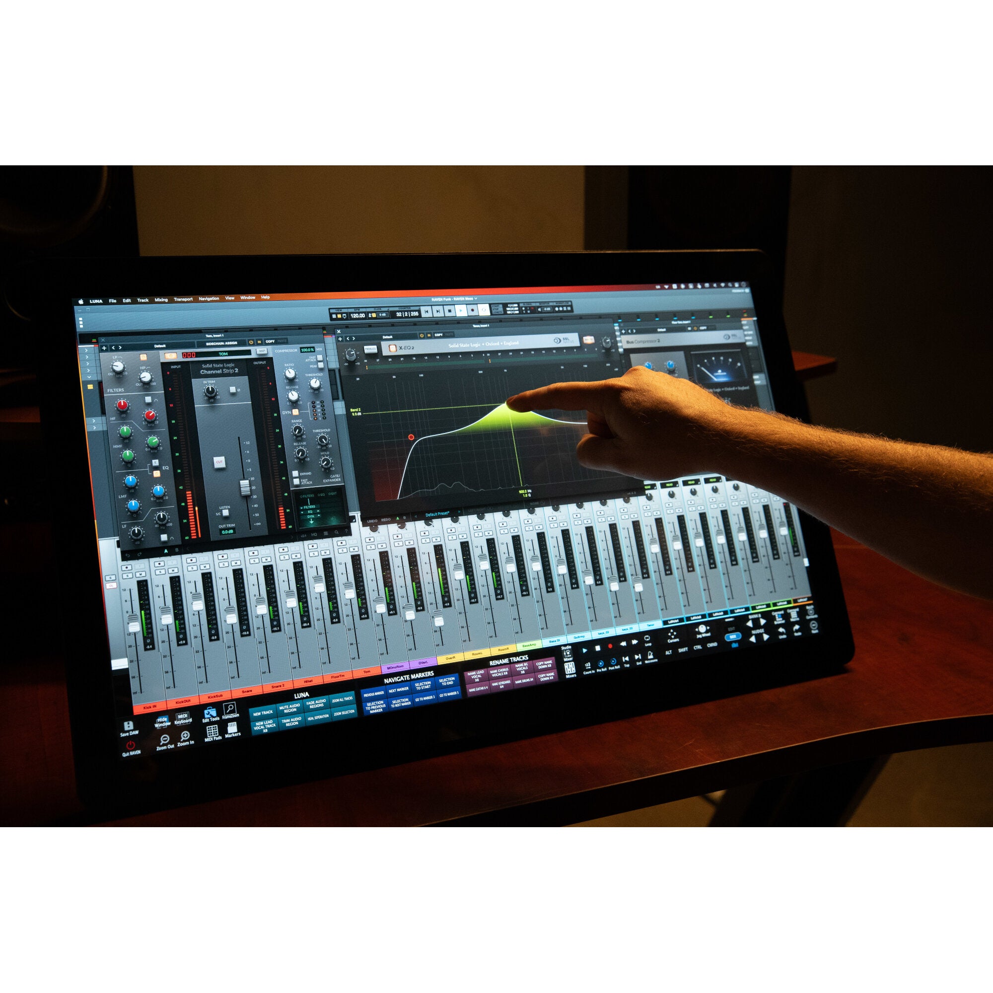 Steven Slate Audio Raven MAX Core Station multitouch DAW controller met meubel