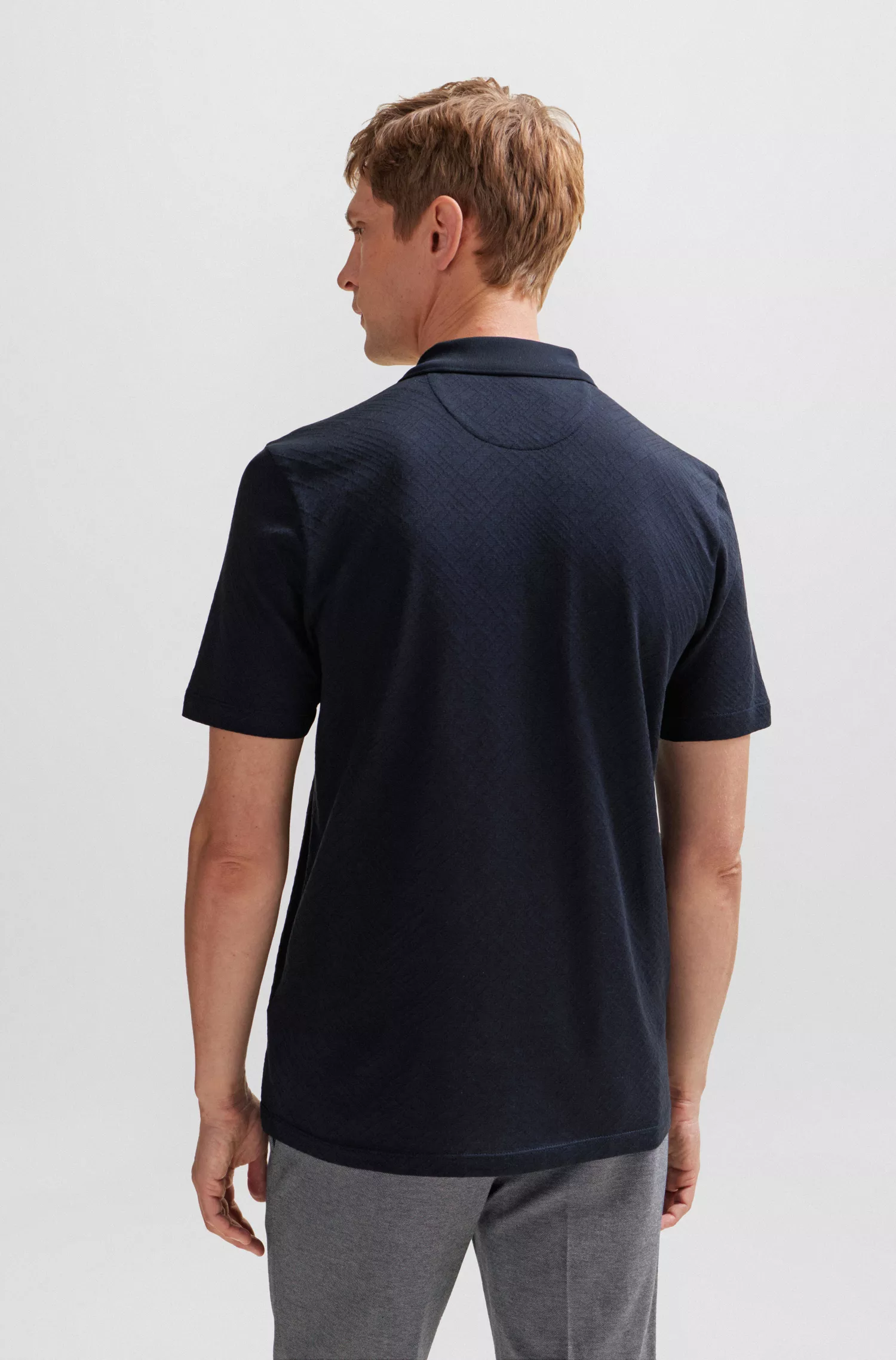 Camisa polo BOSS Camel com padrão geométrico em algodão e seda.