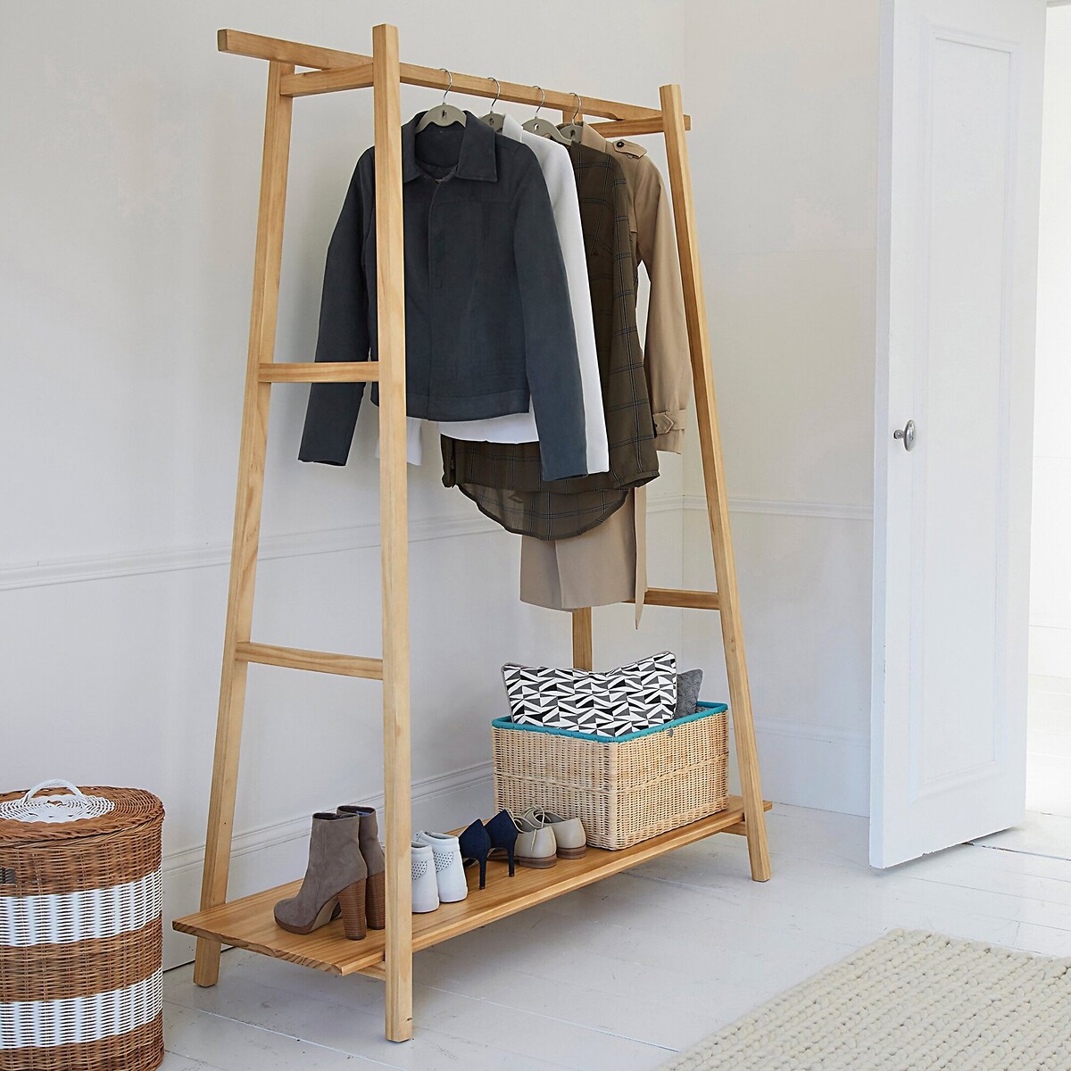 LA REDOUTE INTERIEURS<br>Escada maciça de pinho Uyen