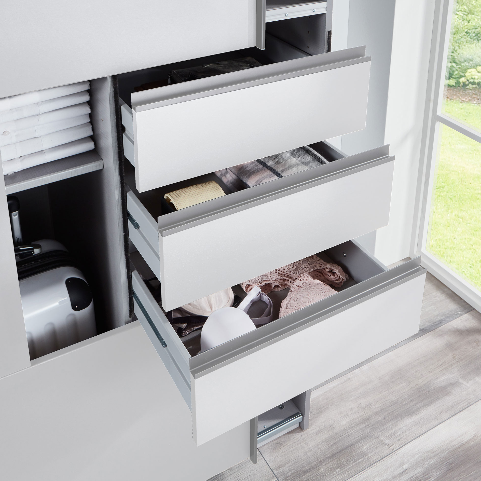 Schwebetürenschrank - graphitfarben - mit Spiegel - 270 cm