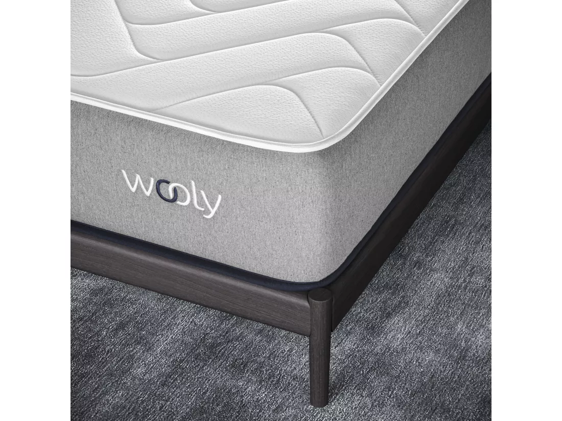 Matelas Wooly One SP 180x200 cm - Hybride - Ressorts Ensachés - Mémoire de Forme - Mousse HR 35 kg - Latex - Confort mi - Ferme - Réversible - 24 cm