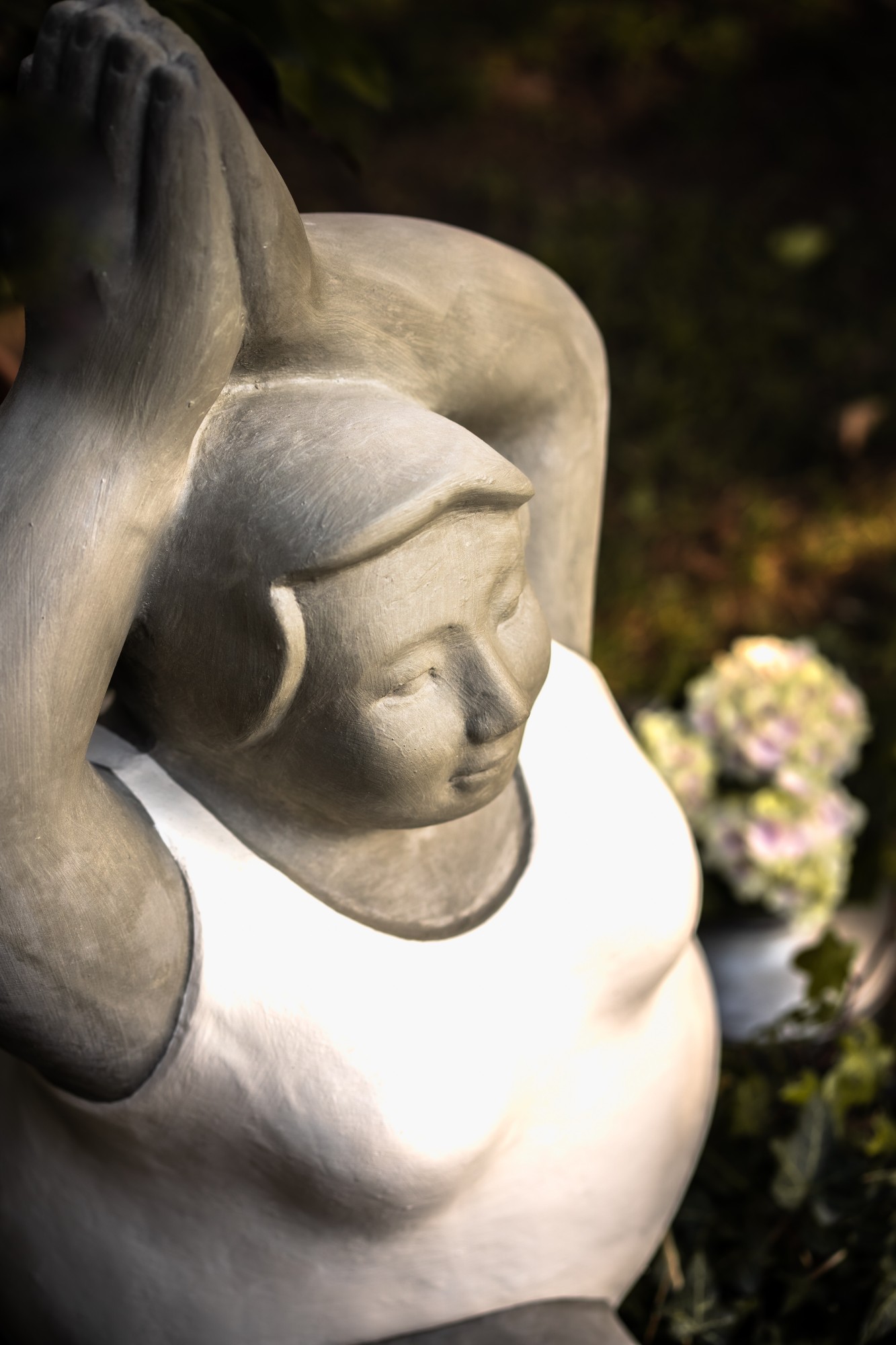 Zementfigur 'Yoga-Frau', weiß, grau, H 65 cm, B 65 cm, L 40 cm günstig bestellen