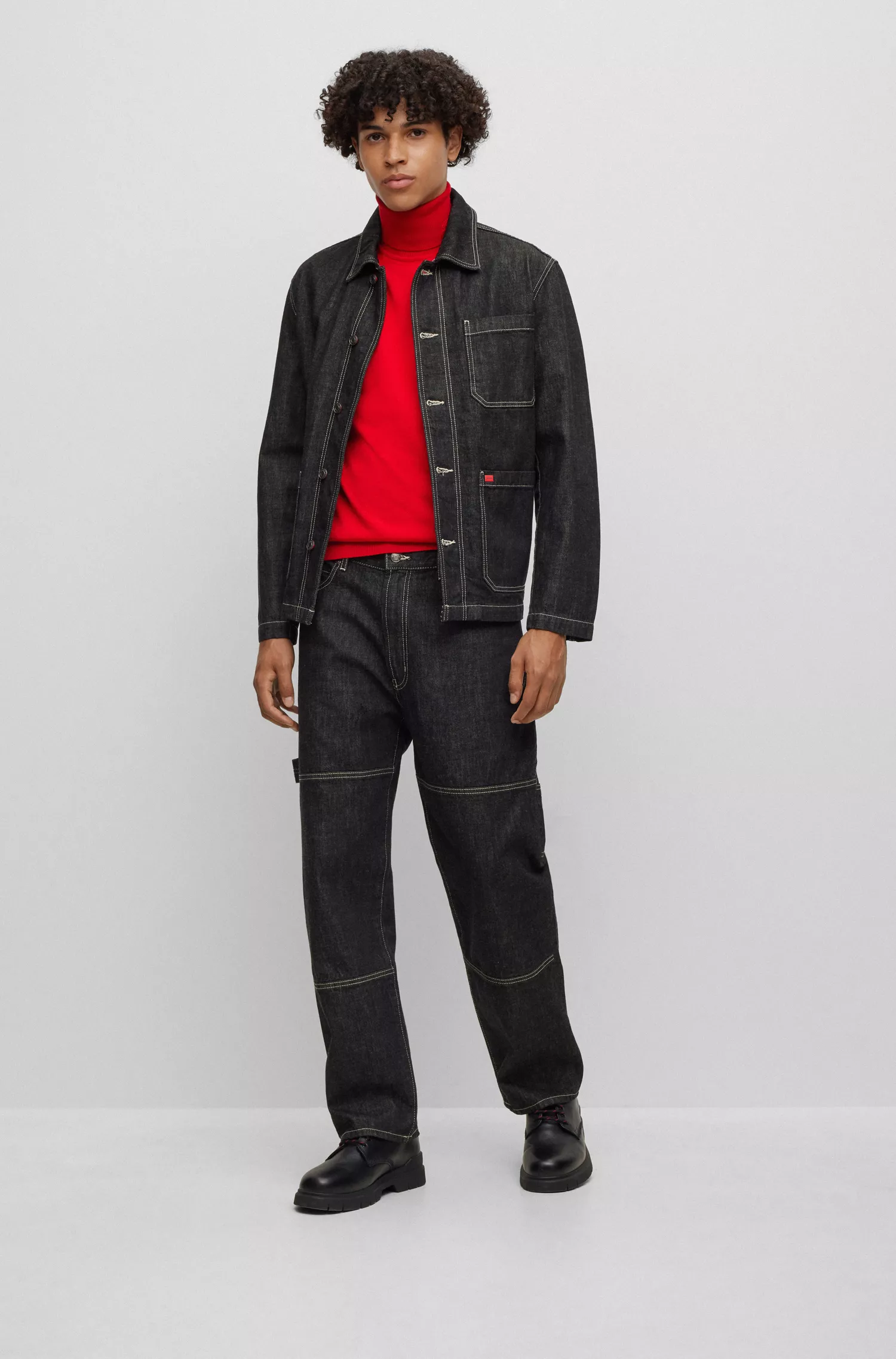 Suéter HUGO vermelho de gola alta e corte slim em lã virgem.