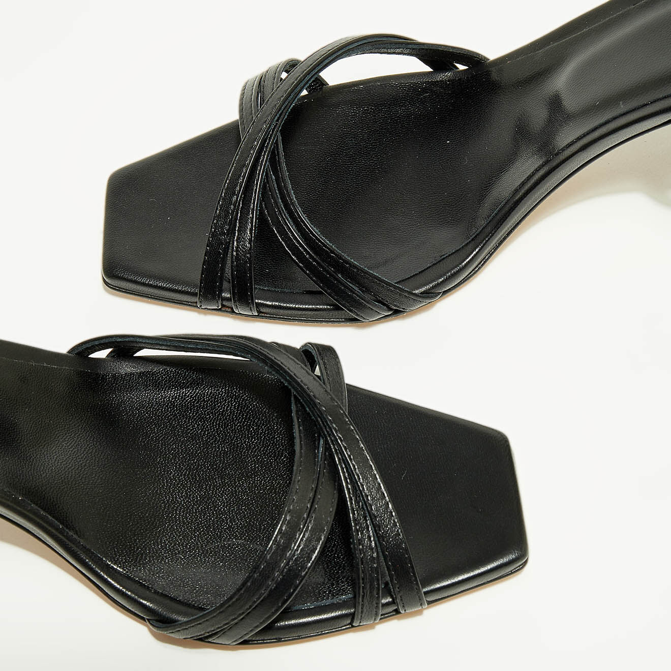 Aeyde Sandales en Satin Annabella noires - Talon 8.5 cm