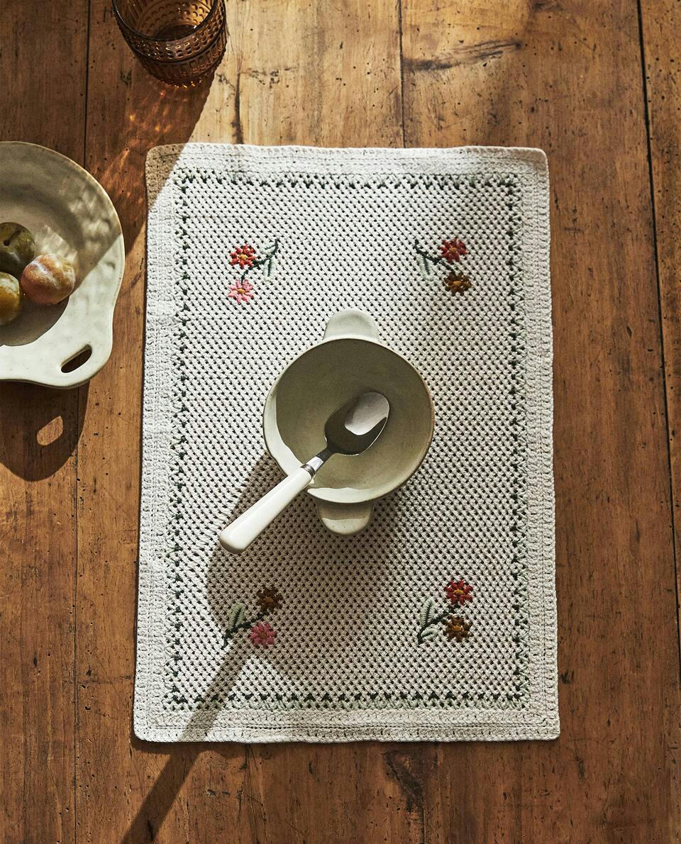 Jogo americano de crochê floral