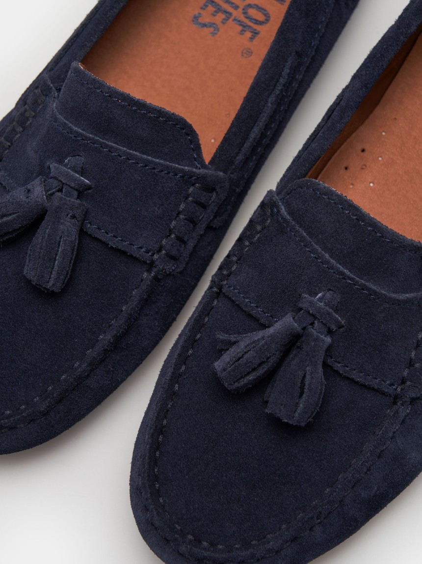 Loafers unissexo em camurça com berloques