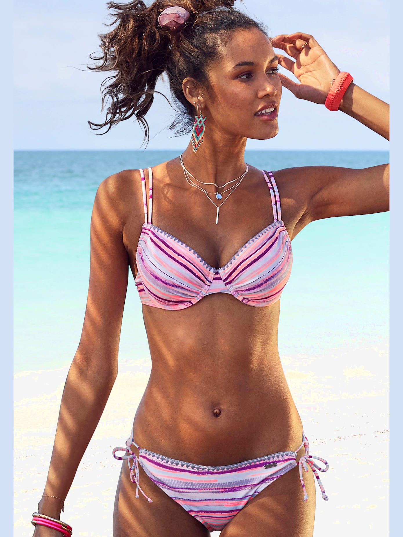 Maillot de bain à armatures design rayé coloré