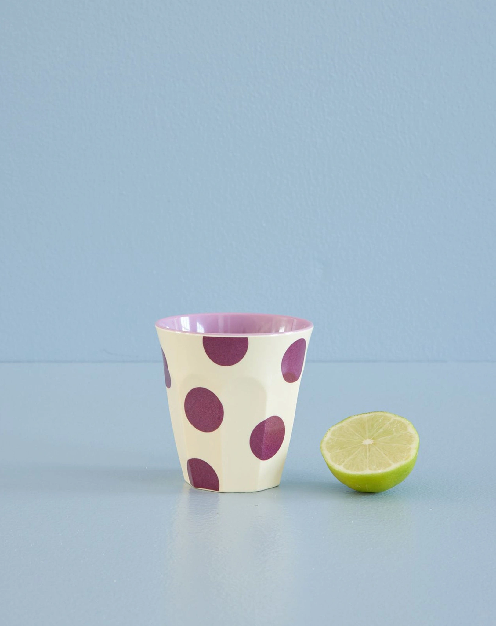 Melamin-Becher MEDIUM DOTS in purple
