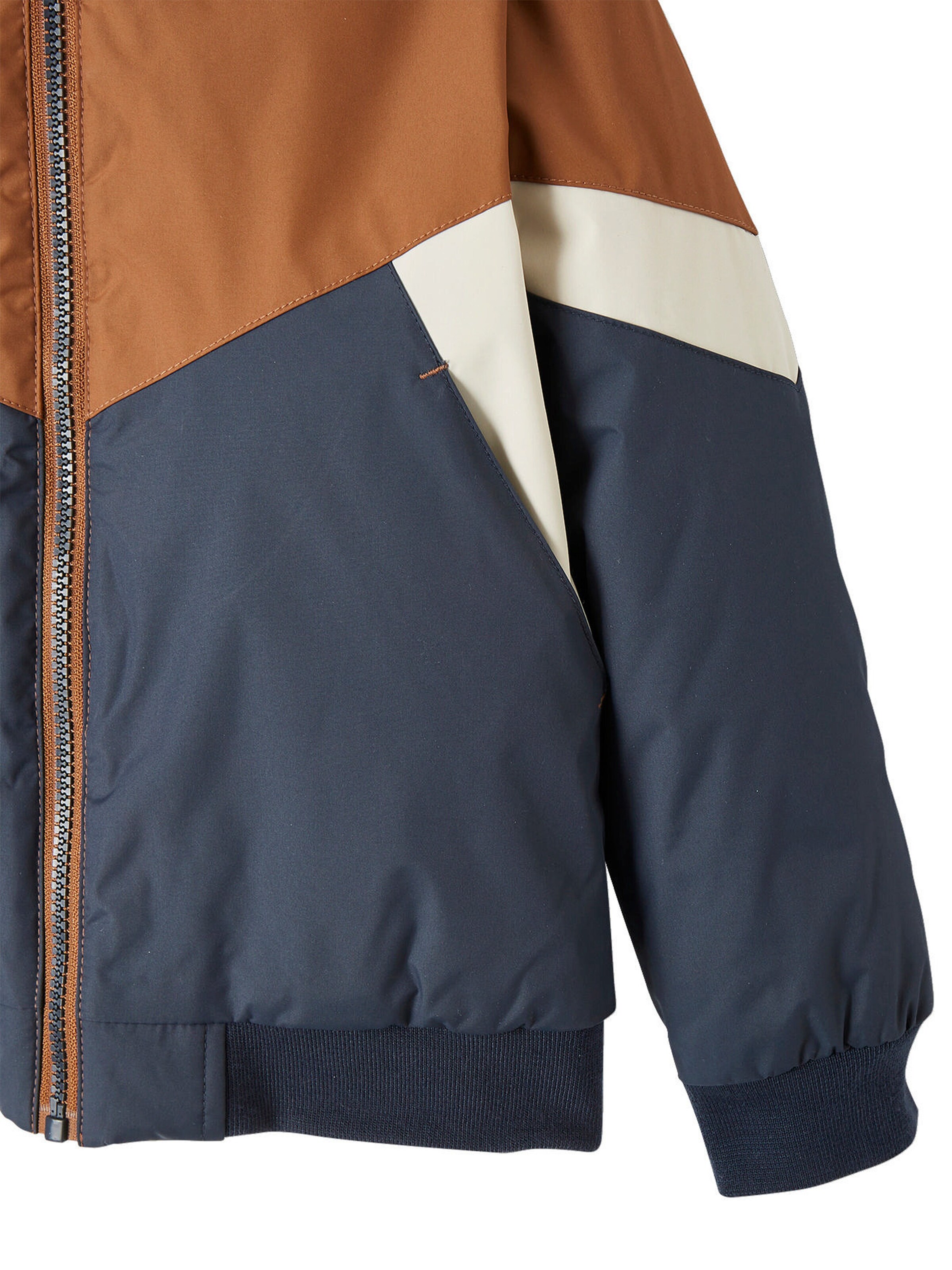 Vertbaudet Jungen Windjacke, Wattierung Recycling-Polyester colorblock camelfarben