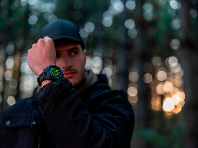 Garmin Smartwatch »Instinct 3 AMOLED 50 mm Tactical Edition« (3,3 cm / 1,3 ″)