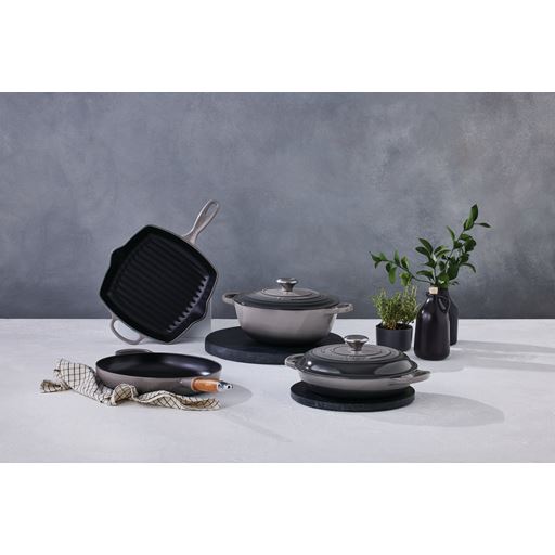 Le Creuset Signature Træhåndtags Stegepande, Flint, Ø28 cm