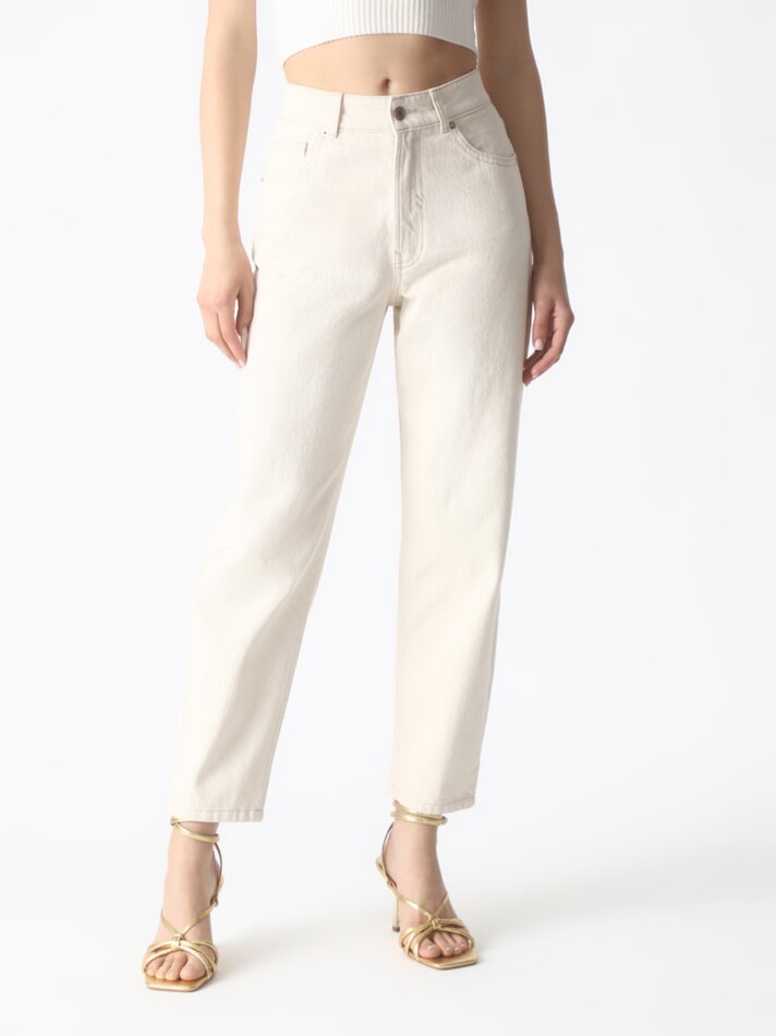 Calça jeans estilo Mom Fit - Creme