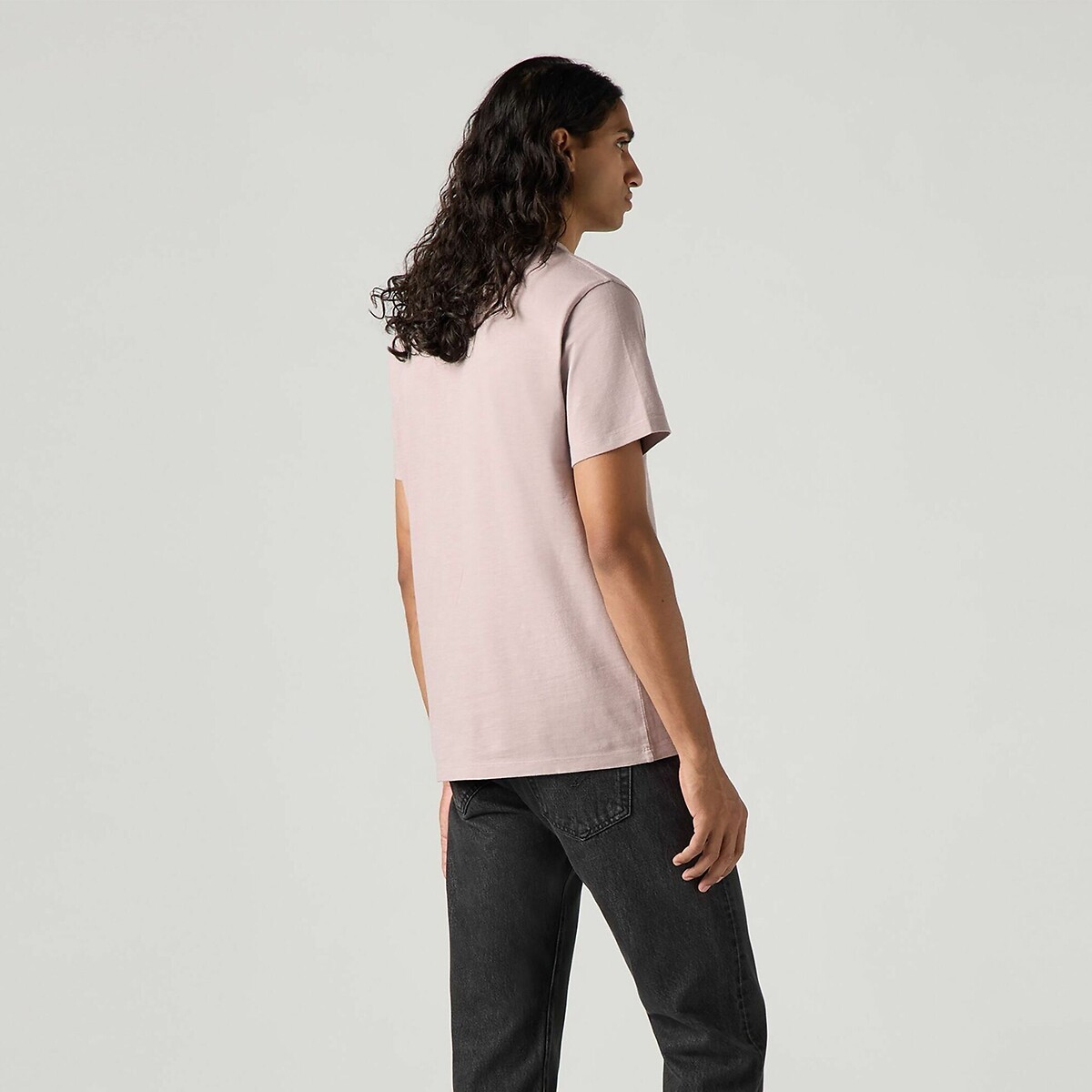 Camiseta LEVI'S com gola redonda e mangas curtas.