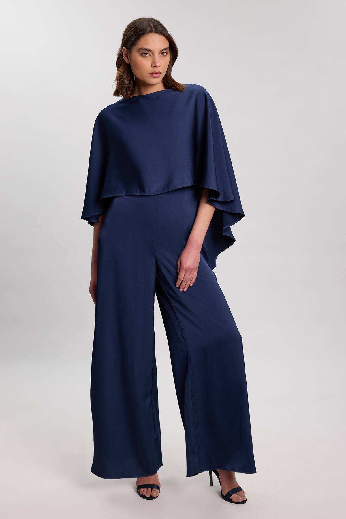 KarenMillen Combinaison Tissée En Crêpe Dos Satiné Avec Détail Cape