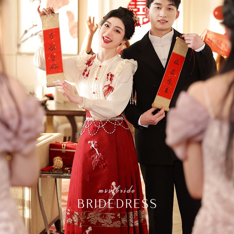 MSSBridal - Shirt met geborduurde vis en ruches / Maxi-rok met hoge taille en kralen