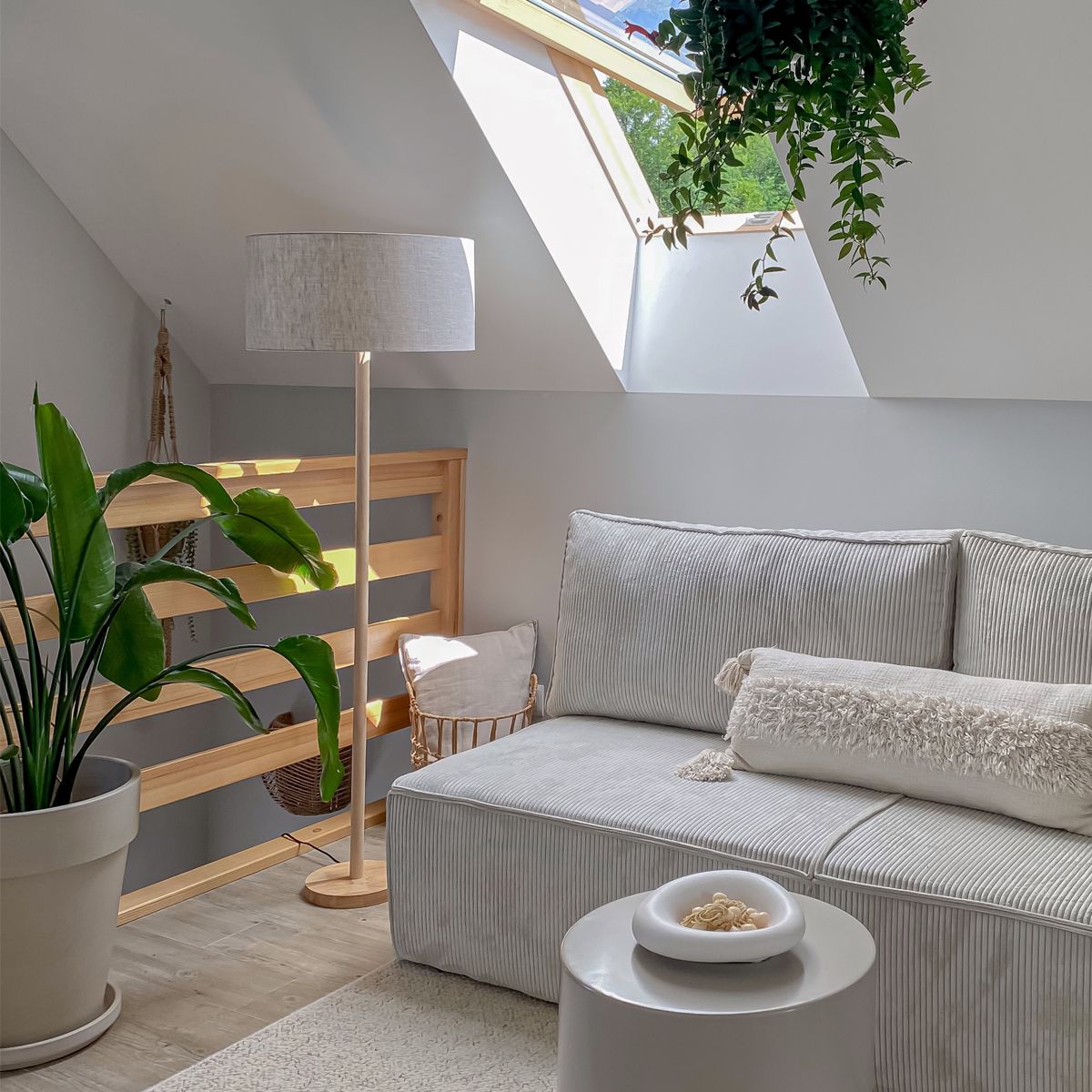 Landelijke vloerlamp hout met lichtbruine kap - Mels