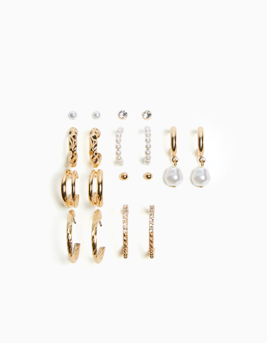 Conjunto de 9 brincos de argola com pérolas artificiais e strass.